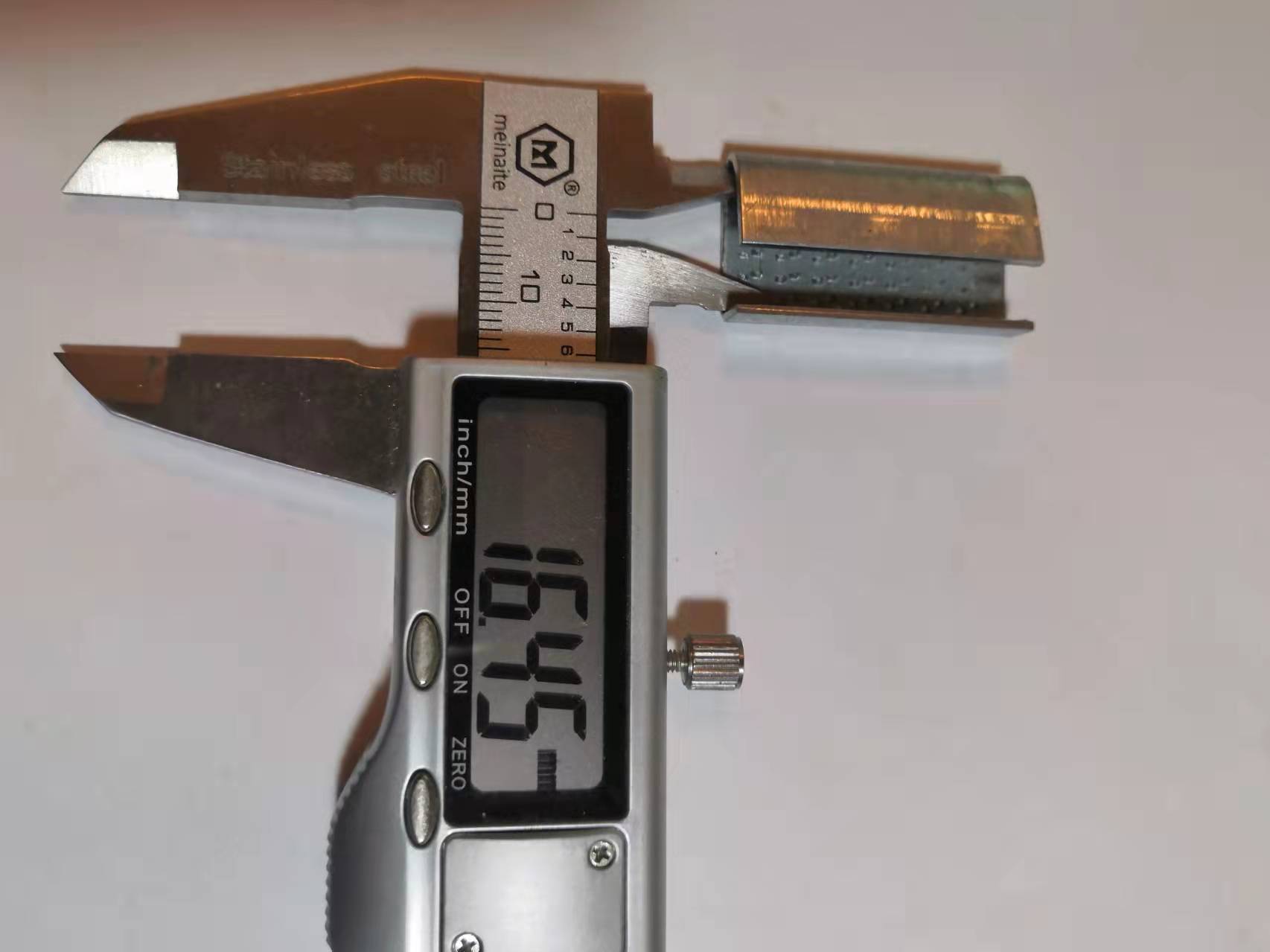 Máquina de clips de sello dentado para fleje de PET para trabajo pesado de 5/8" (16 mm)