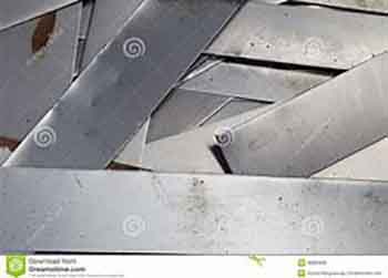 (4) gupitin ang mga scrap sheet na binili mula sa merkado gamit ang isang cutter machine